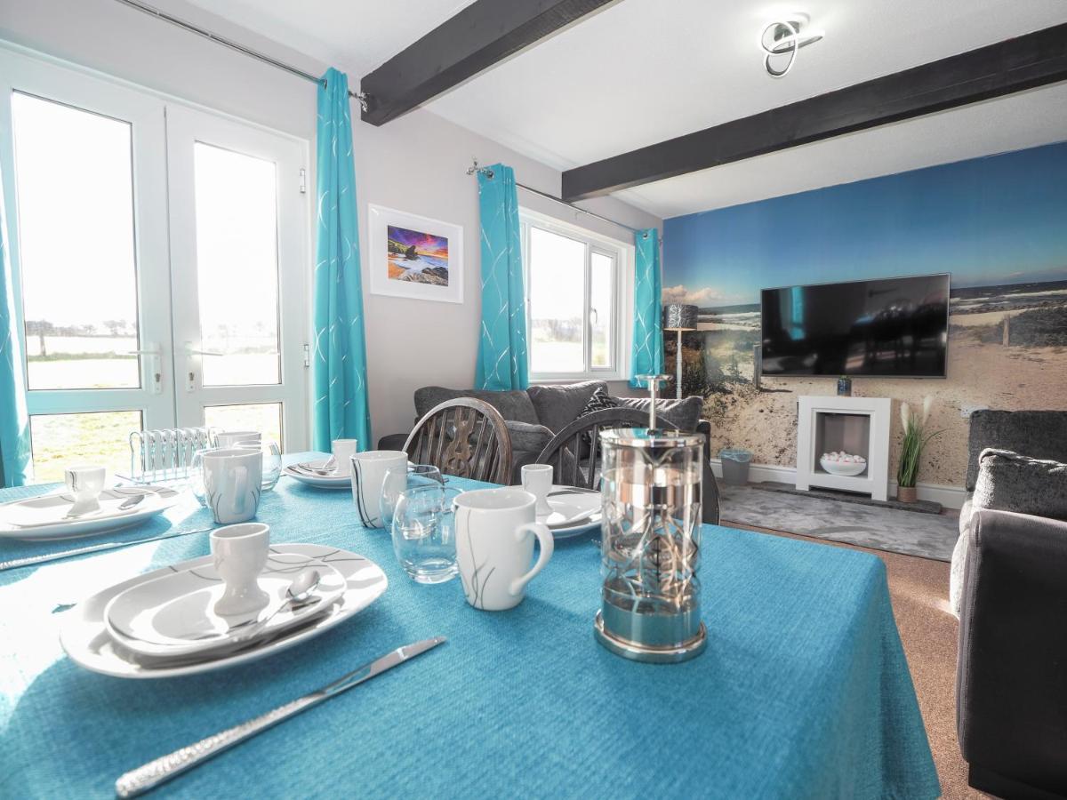 Trenewydd Farm Holiday Cottages Cardigan Szoba fotó