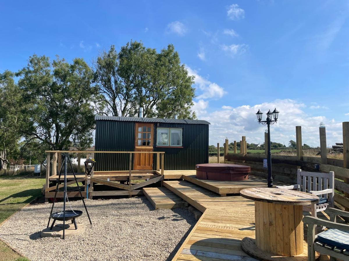 Trenewydd Farm Holiday Cottages Cardigan Szoba fotó